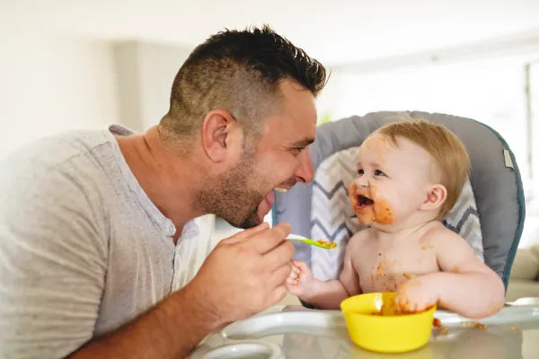 A Guide for Dads: How to be Involved When Starting Solid Foods